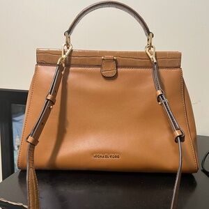 Michael Kors Shoulder Handbag!